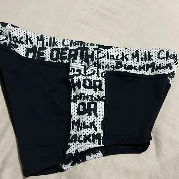 Blackmilk short - Picture 2 of 3